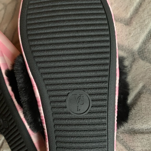 Victoria secret slippers - Picture 3 of 3
